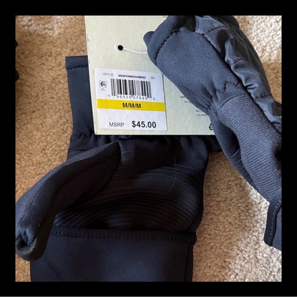 Under Armour NWT insulated mittens - Picture 7 of 7